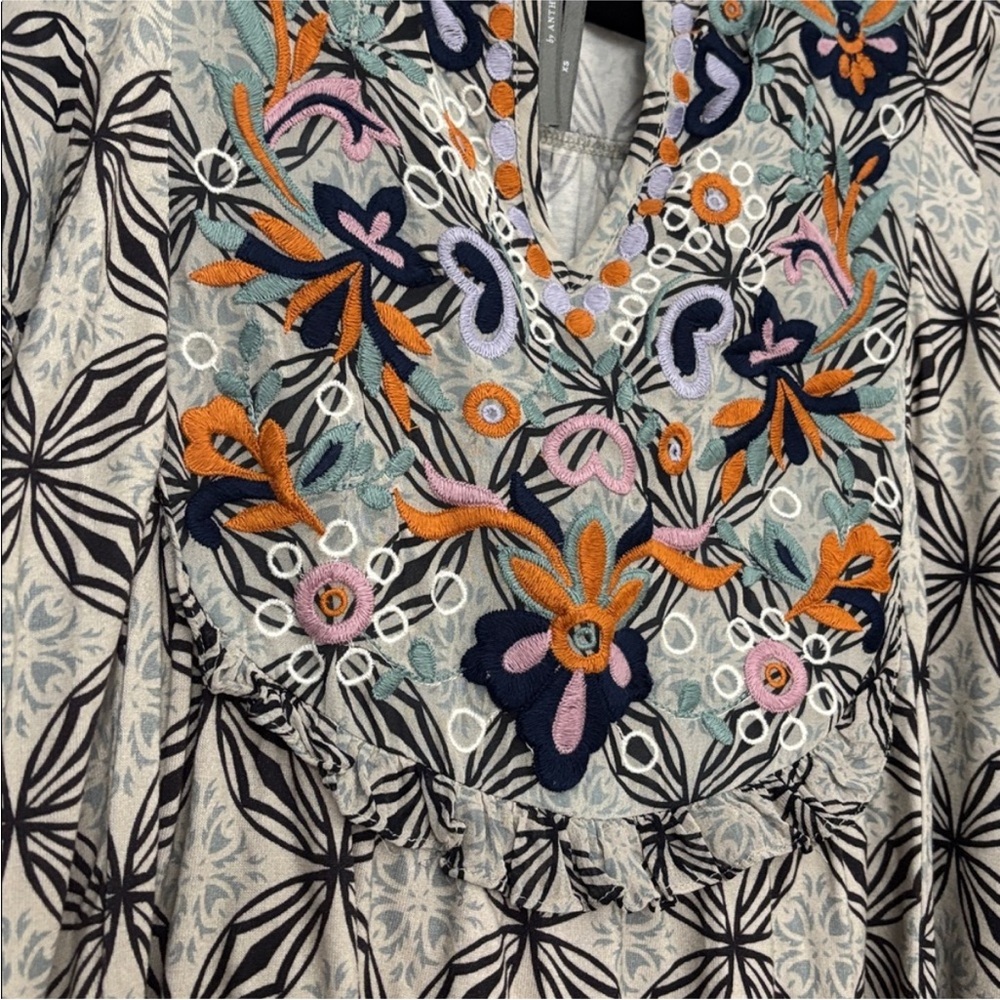 5/$25 Anthropologie Terri Embroidered Top - Picture 8 of 10